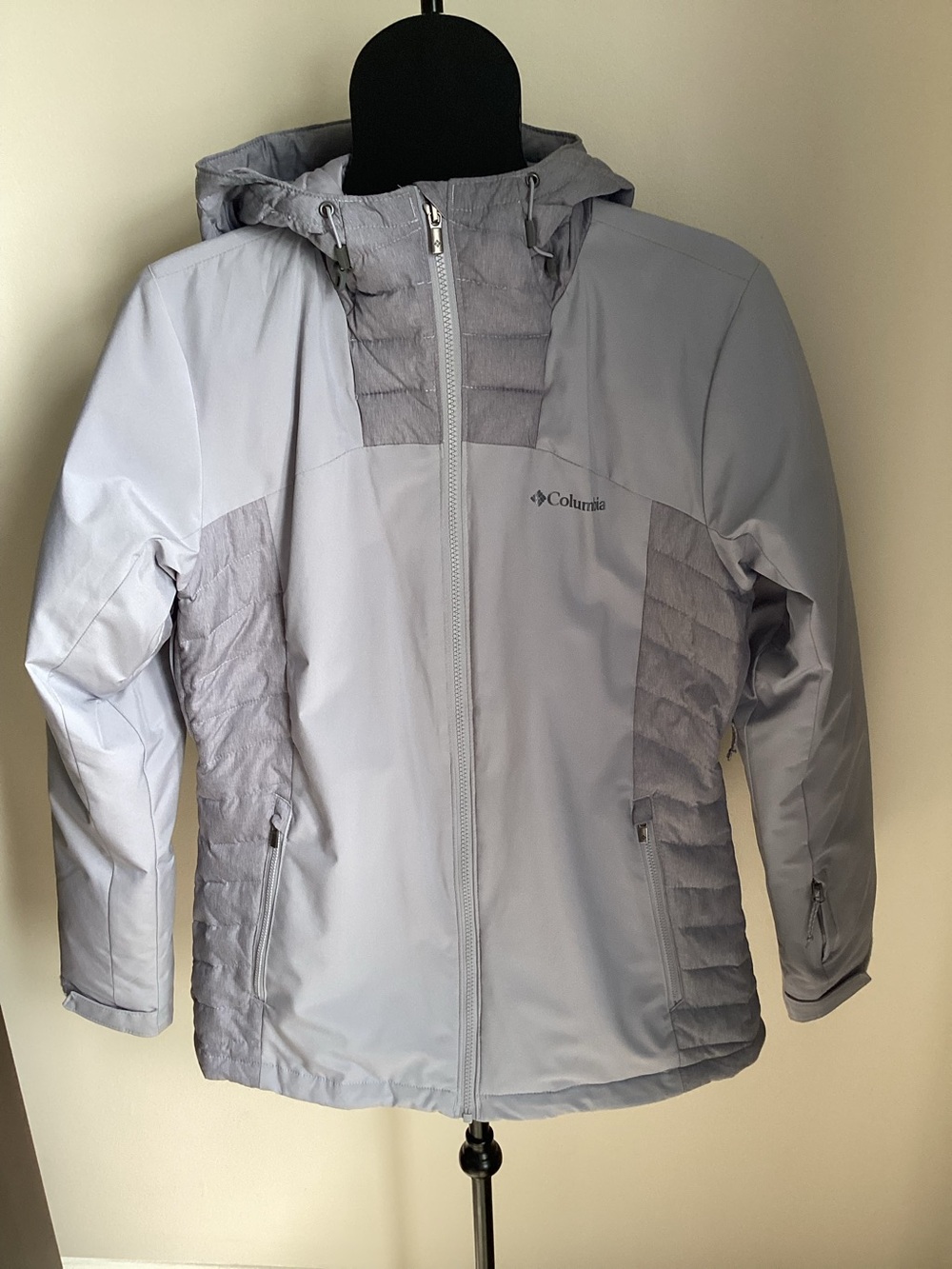 Columbia Light Gray Hooded Insulated Omni heat jacket EUC